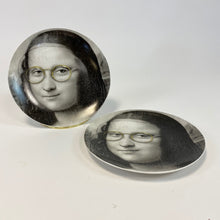 Load image into Gallery viewer, Black and White Mona Lisa Face Plate - Headphones
